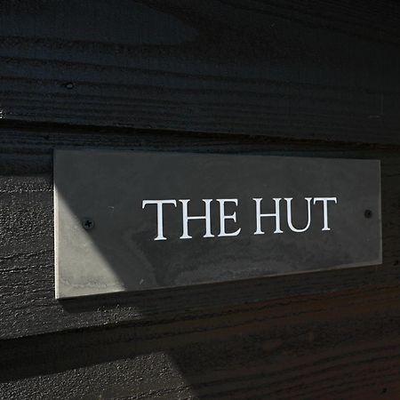 Отель The Hut - A Shepherd'S Hut On Our Family Farm In Warwickshire Ившем Экстерьер фото